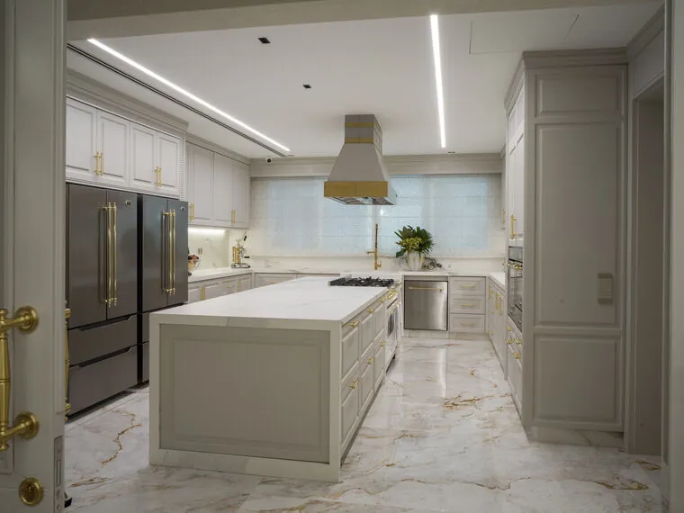 Cozinha clássica laqueada — Residência Morumbi