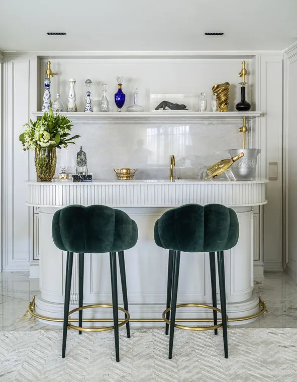 Bar do living com banquetas